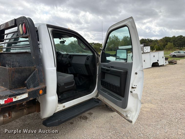image for item DU3138 2016 Ford F550 Super Duty flatbed truck