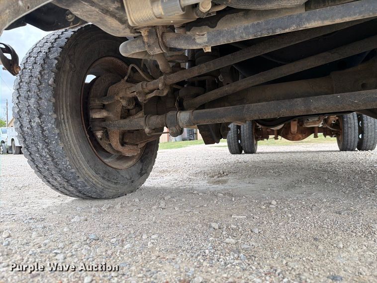 image for item DU3138 2016 Ford F550 Super Duty flatbed truck