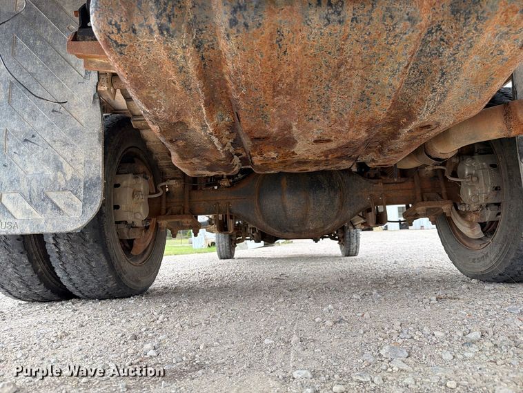 image for item DU3138 2016 Ford F550 Super Duty flatbed truck