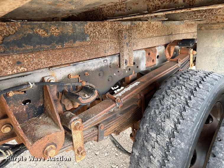 image for item DU3138 2016 Ford F550 Super Duty flatbed truck