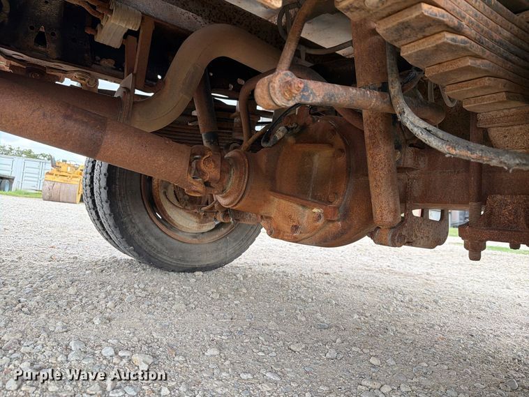 image for item DU3138 2016 Ford F550 Super Duty flatbed truck