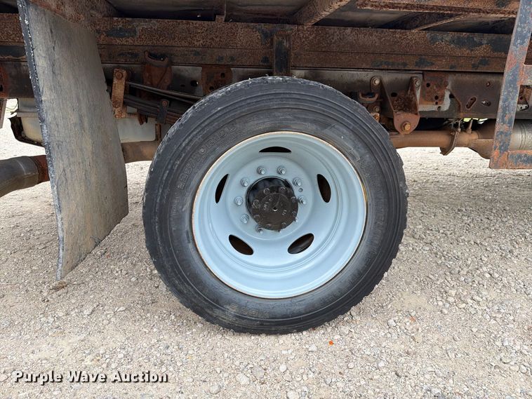 image for item DU3138 2016 Ford F550 Super Duty flatbed truck