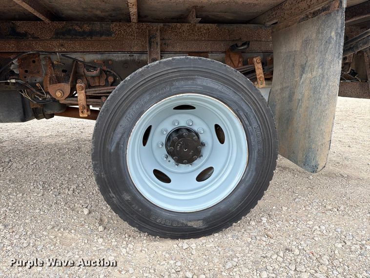 image for item DU3138 2016 Ford F550 Super Duty flatbed truck