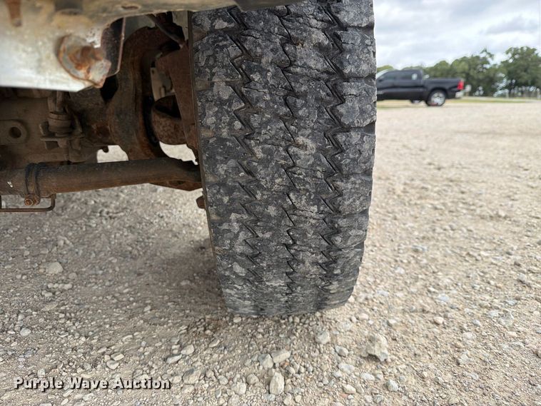 image for item DU3138 2016 Ford F550 Super Duty flatbed truck