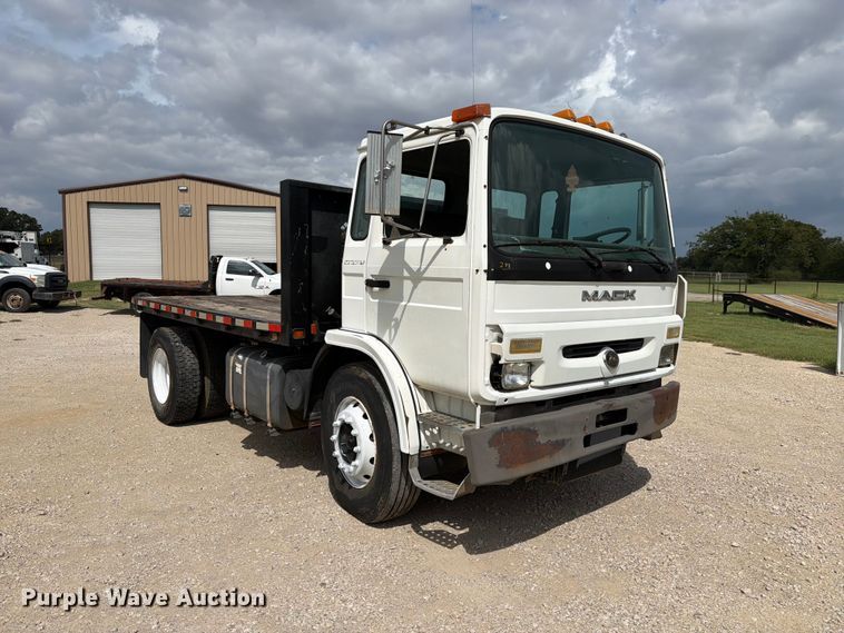 image for item DU3143 2001 Mack MS flatbed truck