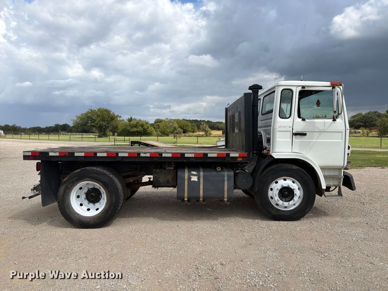 image for item DU3143 2001 Mack MS flatbed truck