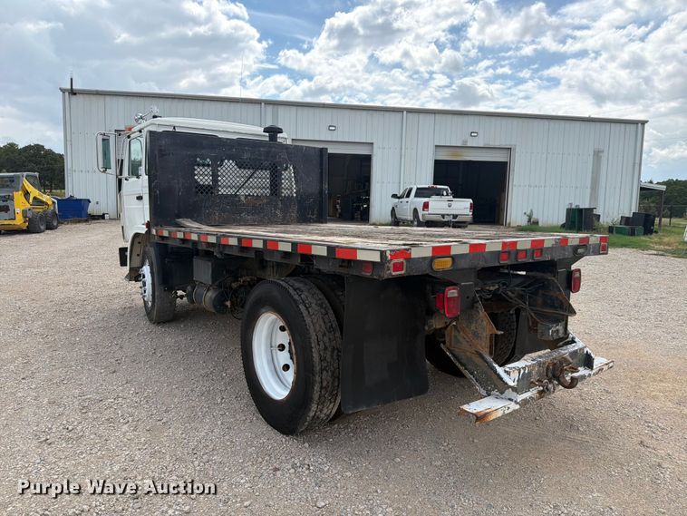 image for item DU3143 2001 Mack MS flatbed truck
