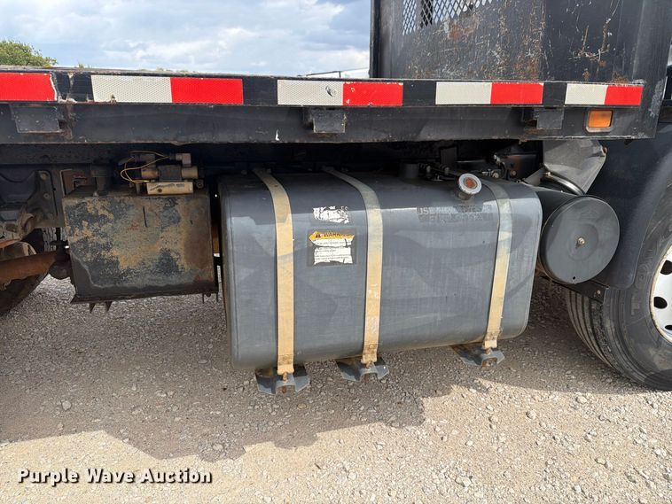 image for item DU3143 2001 Mack MS flatbed truck