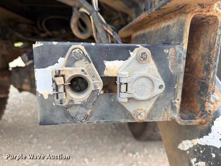 image for item DU3143 2001 Mack MS flatbed truck