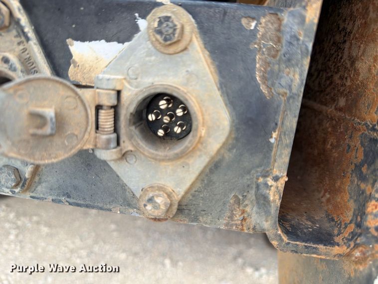 image for item DU3143 2001 Mack MS flatbed truck