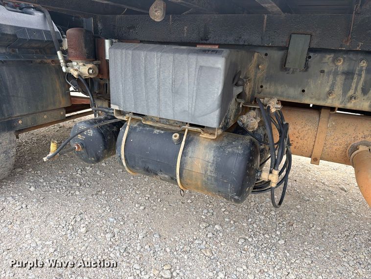 image for item DU3143 2001 Mack MS flatbed truck