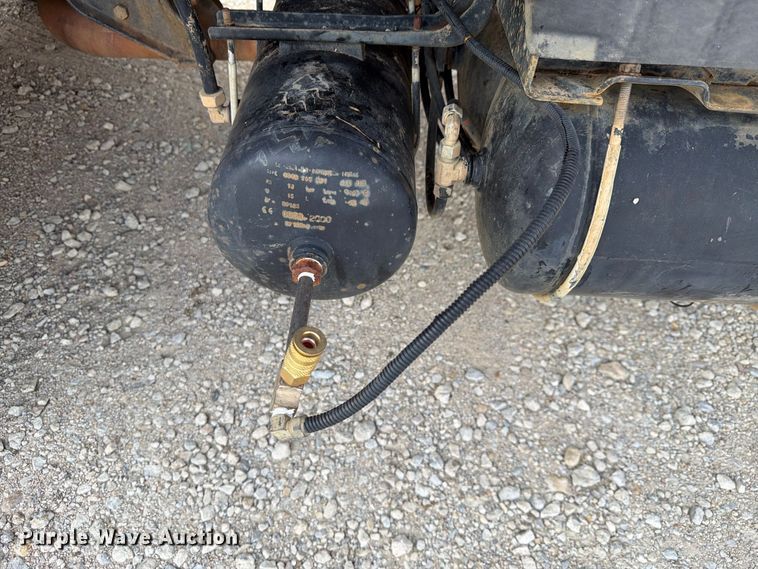 image for item DU3143 2001 Mack MS flatbed truck