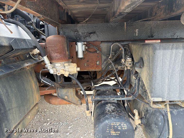 image for item DU3143 2001 Mack MS flatbed truck