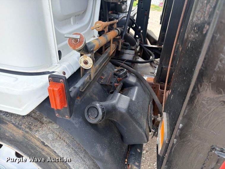 image for item DU3143 2001 Mack MS flatbed truck