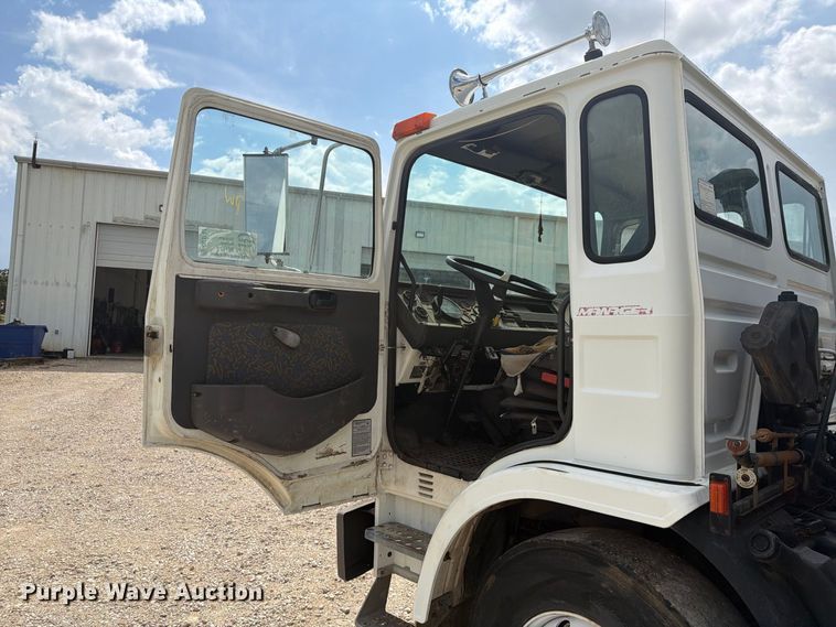 image for item DU3143 2001 Mack MS flatbed truck