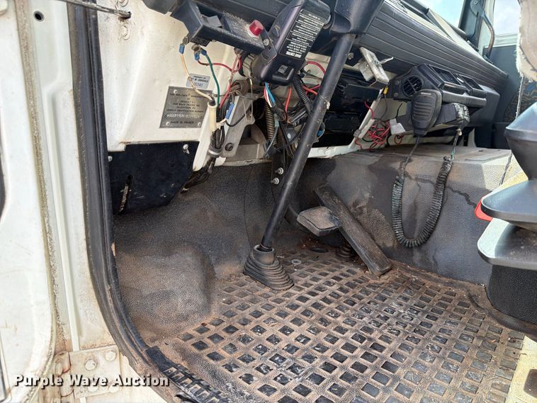 image for item DU3143 2001 Mack MS flatbed truck