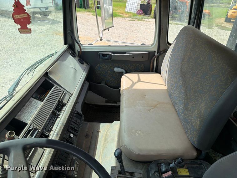 image for item DU3143 2001 Mack MS flatbed truck