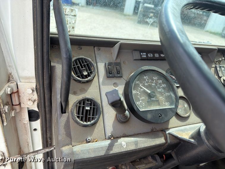 image for item DU3143 2001 Mack MS flatbed truck