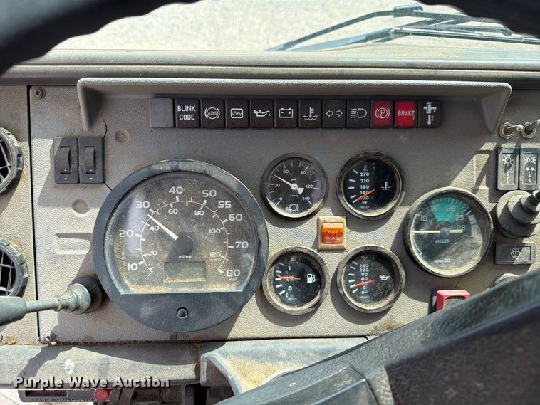 image for item DU3143 2001 Mack MS flatbed truck