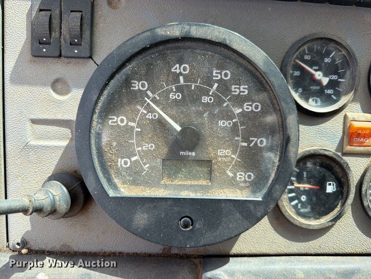 image for item DU3143 2001 Mack MS flatbed truck