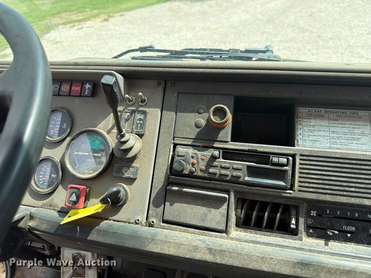 image for item DU3143 2001 Mack MS flatbed truck