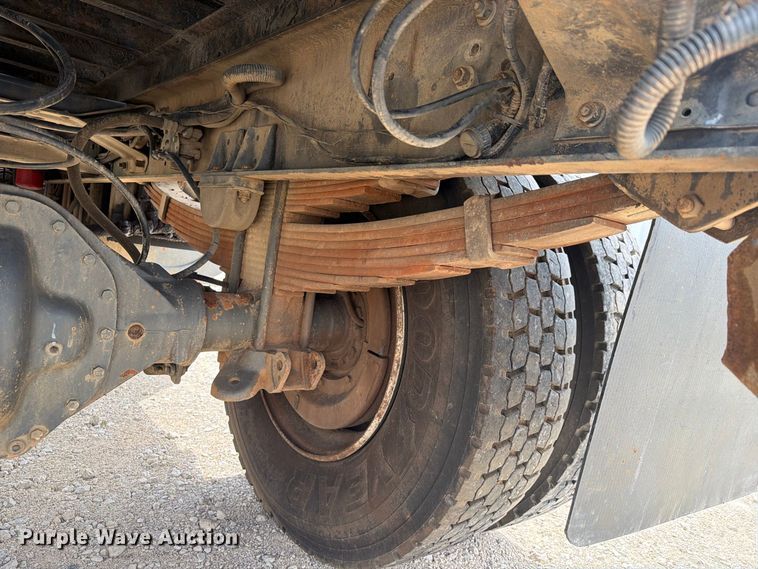 image for item DU3143 2001 Mack MS flatbed truck