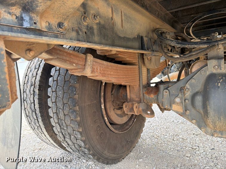 image for item DU3143 2001 Mack MS flatbed truck