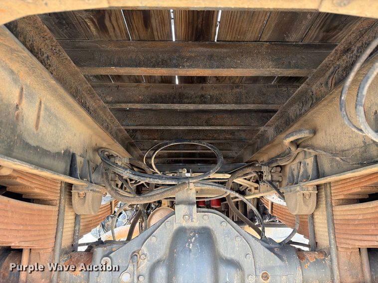 image for item DU3143 2001 Mack MS flatbed truck