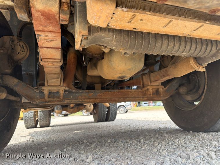 image for item DU3143 2001 Mack MS flatbed truck