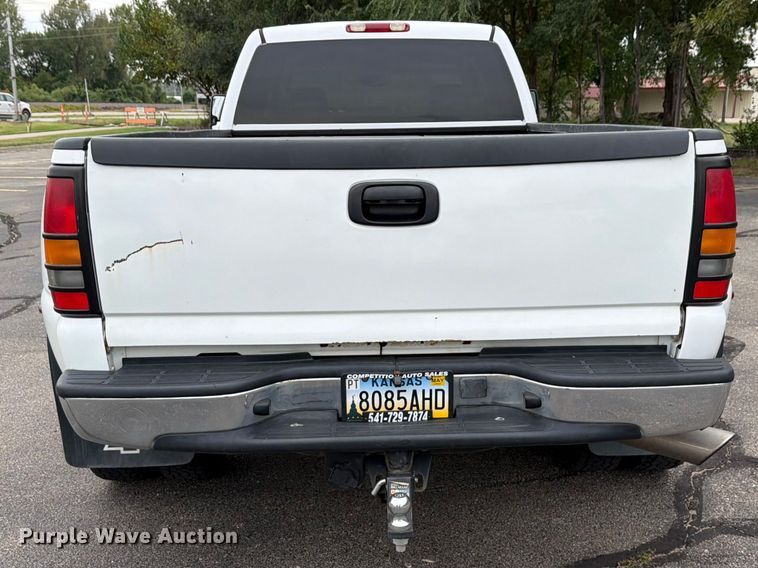 image for item DV0920 2004 Chevrolet Silverado 3500 Crew Cab pickup truck