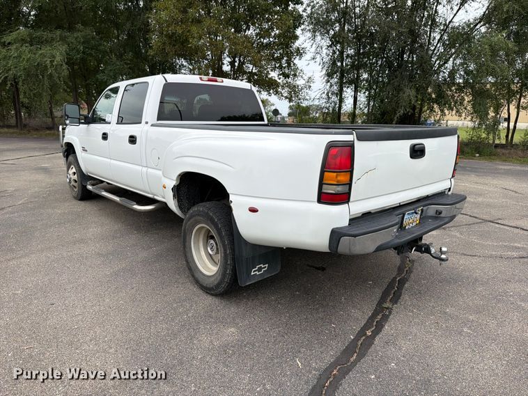 image for item DV0920 2004 Chevrolet Silverado 3500 Crew Cab pickup truck