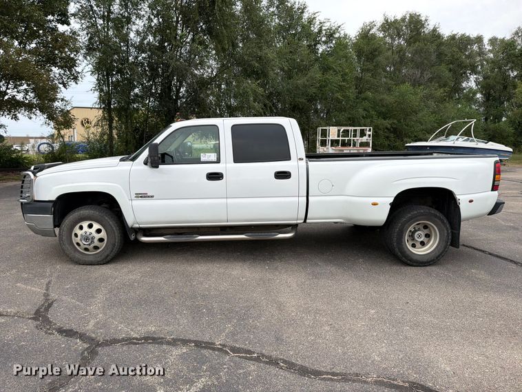 image for item DV0920 2004 Chevrolet Silverado 3500 Crew Cab pickup truck