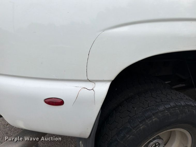 image for item DV0920 2004 Chevrolet Silverado 3500 Crew Cab pickup truck