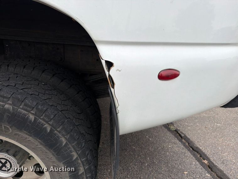 image for item DV0920 2004 Chevrolet Silverado 3500 Crew Cab pickup truck