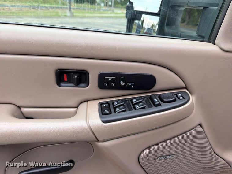 image for item DV0920 2004 Chevrolet Silverado 3500 Crew Cab pickup truck