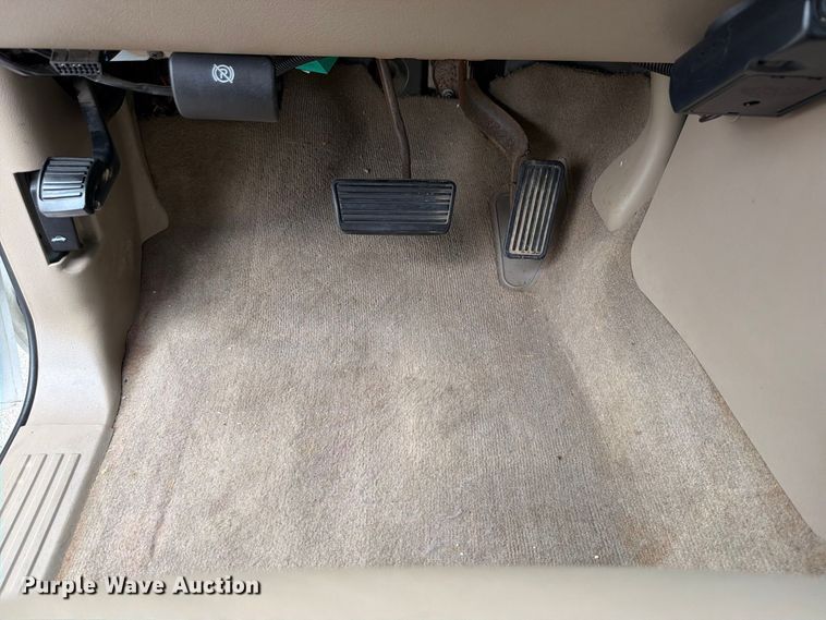image for item DV0920 2004 Chevrolet Silverado 3500 Crew Cab pickup truck