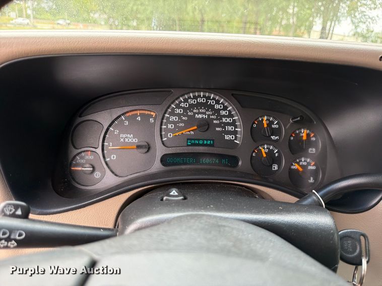 image for item DV0920 2004 Chevrolet Silverado 3500 Crew Cab pickup truck