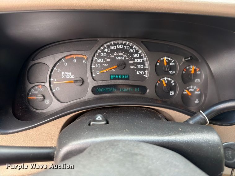 image for item DV0920 2004 Chevrolet Silverado 3500 Crew Cab pickup truck