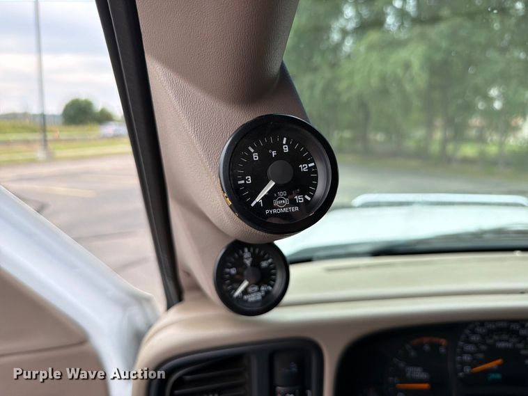 image for item DV0920 2004 Chevrolet Silverado 3500 Crew Cab pickup truck