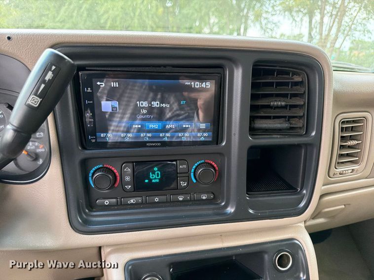 image for item DV0920 2004 Chevrolet Silverado 3500 Crew Cab pickup truck