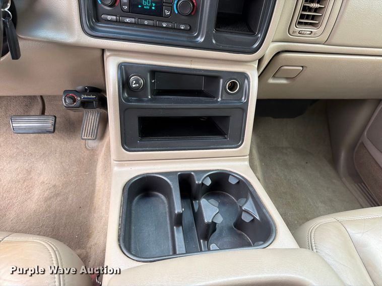 image for item DV0920 2004 Chevrolet Silverado 3500 Crew Cab pickup truck