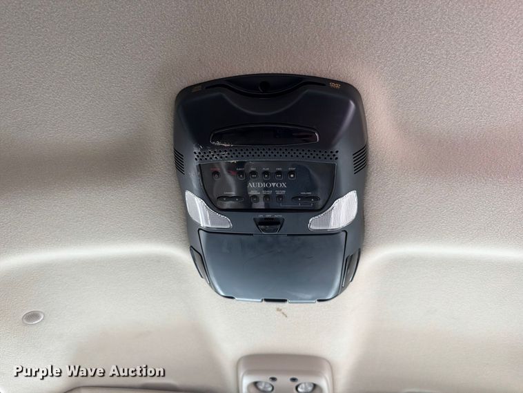 image for item DV0920 2004 Chevrolet Silverado 3500 Crew Cab pickup truck
