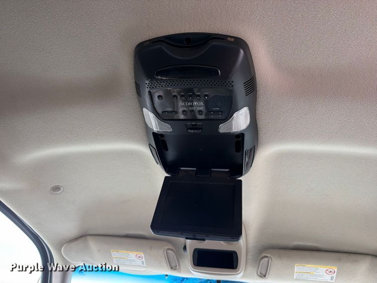 image for item DV0920 2004 Chevrolet Silverado 3500 Crew Cab pickup truck