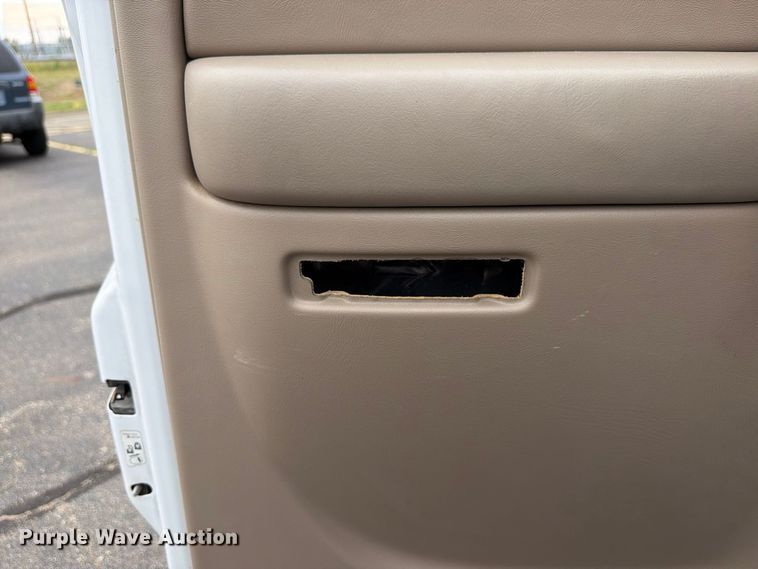 image for item DV0920 2004 Chevrolet Silverado 3500 Crew Cab pickup truck