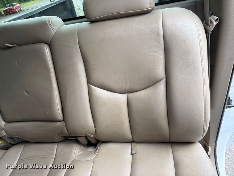 image for item DV0920 2004 Chevrolet Silverado 3500 Crew Cab pickup truck