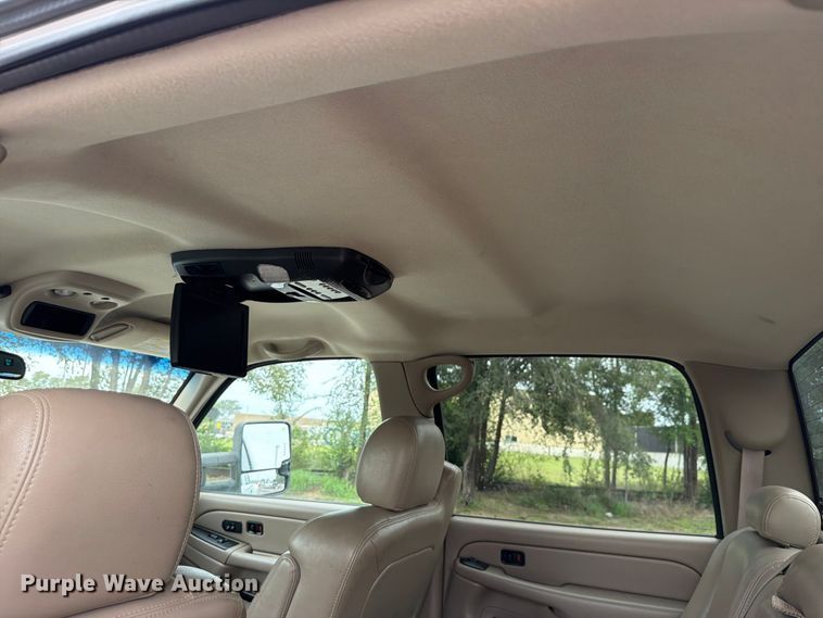 image for item DV0920 2004 Chevrolet Silverado 3500 Crew Cab pickup truck