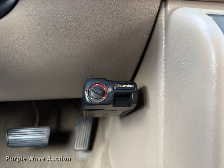 image for item DV0920 2004 Chevrolet Silverado 3500 Crew Cab pickup truck
