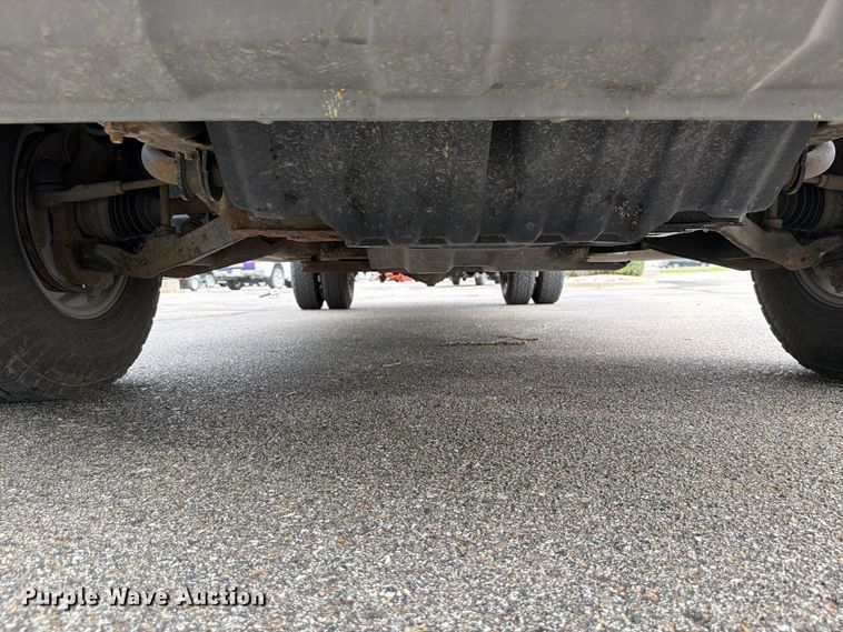 image for item DV0920 2004 Chevrolet Silverado 3500 Crew Cab pickup truck