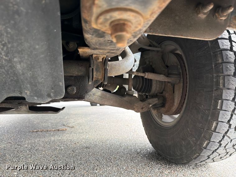 image for item DV0920 2004 Chevrolet Silverado 3500 Crew Cab pickup truck