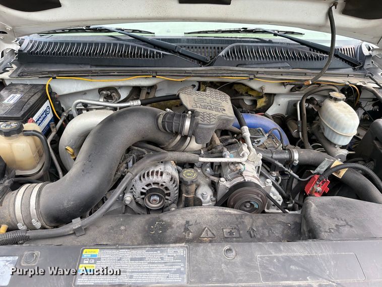 image for item DV0920 2004 Chevrolet Silverado 3500 Crew Cab pickup truck